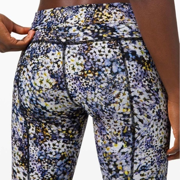 Lululemon Wunder Under Crop HighRise Luxtreme
Floral Metropolis Multi Starlight - Picture 4 of 12